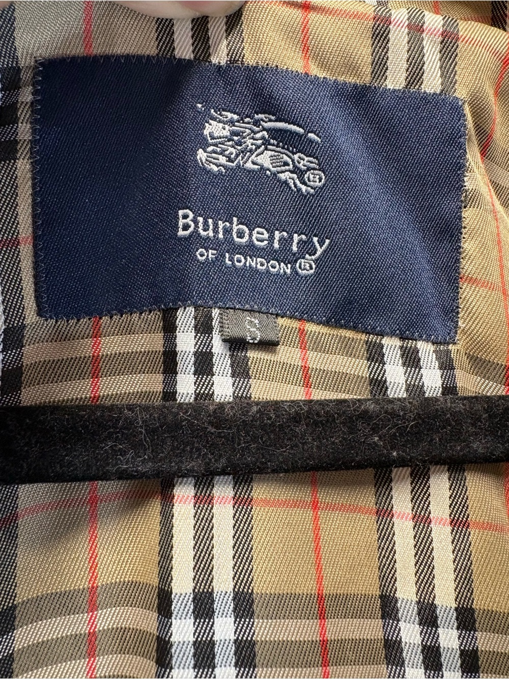 Burberry Black Coat with Classic Beige Nova Check Lining - Picture 7 of 12